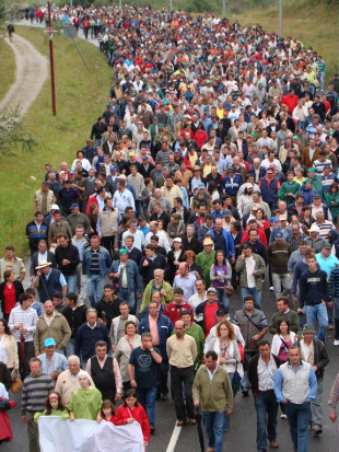 Cabeza da manifestación a pé dende Amio até San Caetano