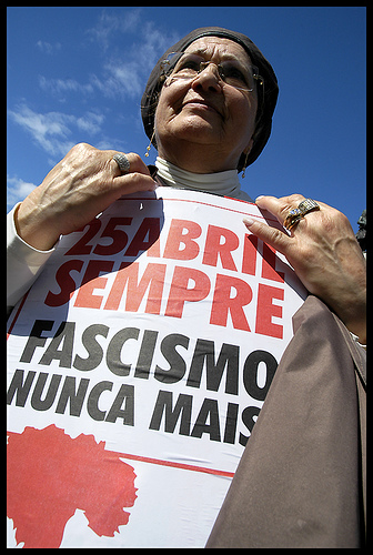 Na manifestación anual do 25 de abril / Flickr: luismiguelmartins