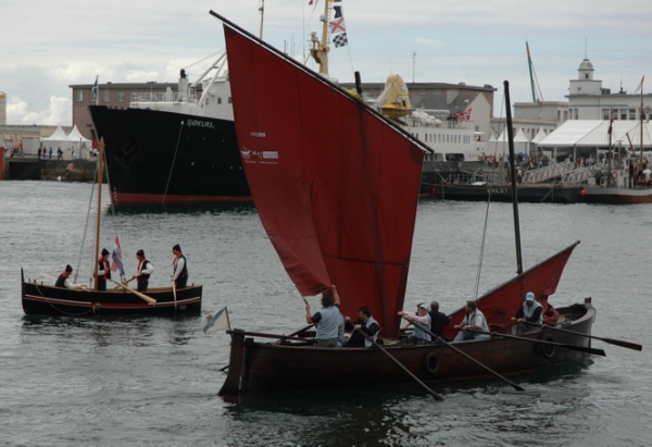 Barcos galego (en primeiro plano) e croata detrás