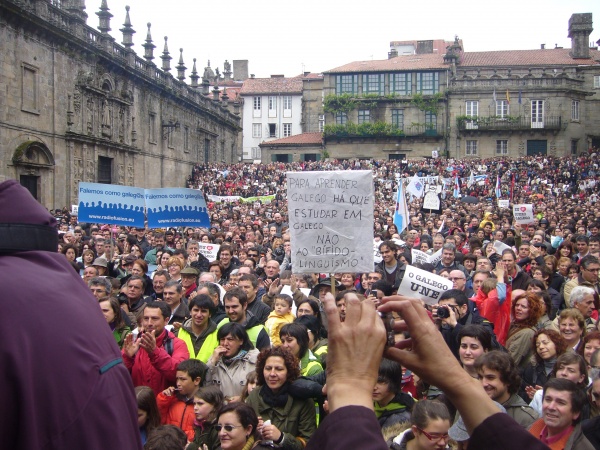 Manifestación polo dereito a vivirmos en galego